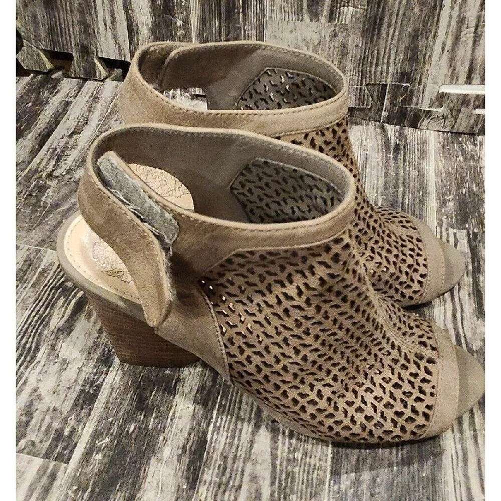 Vince Camuto Suede Cutout‎ Peep Toe Ankle Booties Wedge Heel Tan Womens 7